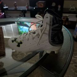 Brand new under armour football/lacrosse cleats size 6