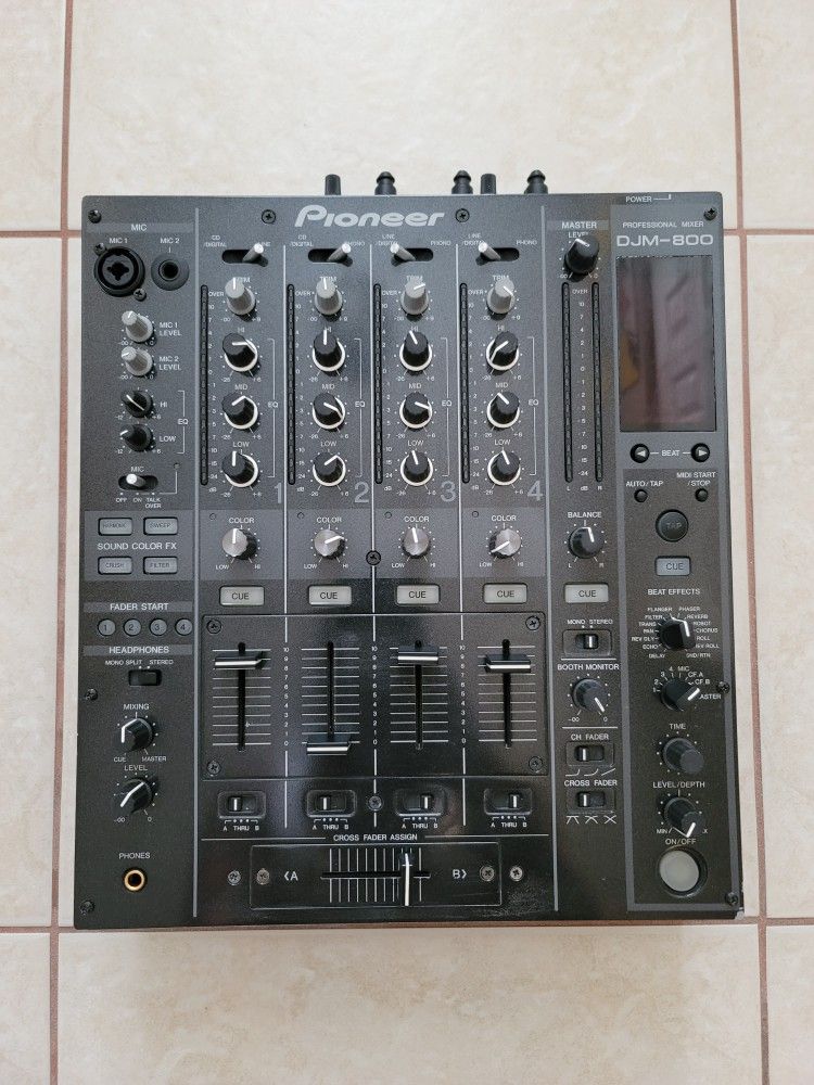Pioneer DJM- 800 Mixer
