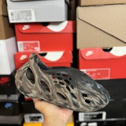 Adidas Yeezy MX Cinder Foam Runner size 9 VNDS