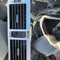 Range Rover - Parting Out
​2006 Range Rover (L322)
