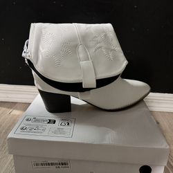 White Boots/ Botas Blanca’s