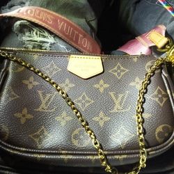 ****Authentic****Louis Vuitton Multi Pochette