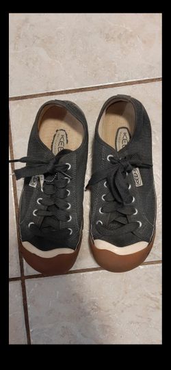 KEEN Casuals Womens size 9