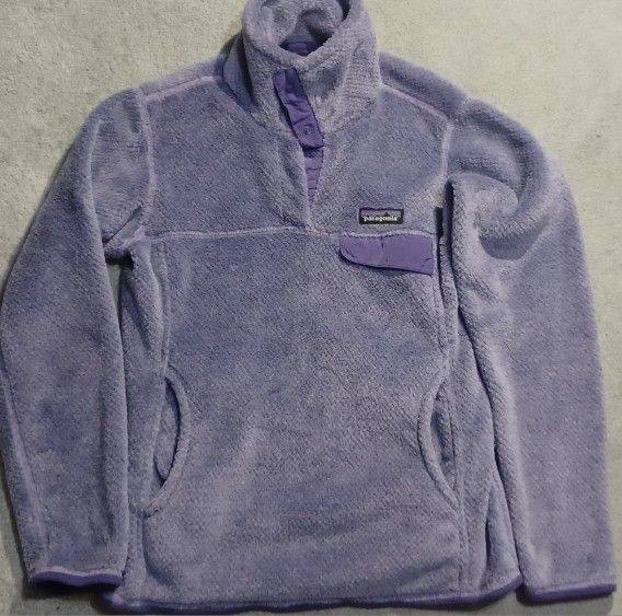 Women's Size Xsmall Patagonia Pullover Purple Soft Pockets  Half Button Newer