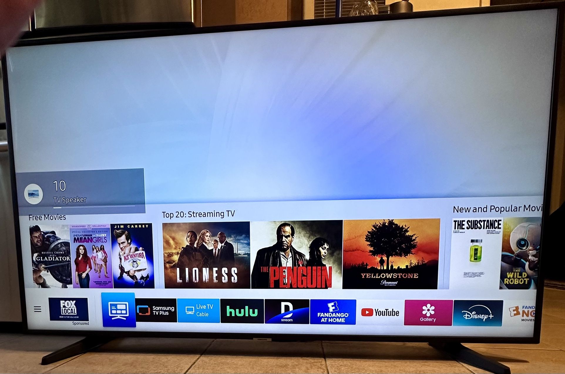 Smart TV Samsung 55”  w/Remote Control 
