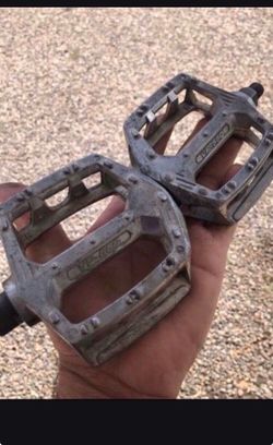 VP 550 Pedals 1/2