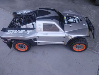Losi 5ive t (super clean)