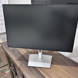 Dell UltraSharp 24″ USB-C Hub Monitor (U2421E) – Like New