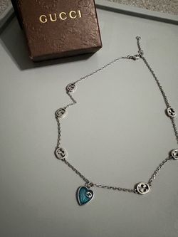 Women’s necklace