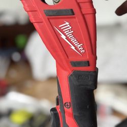 Milwaukee M12 12V Lithium-Ion Cordless Copper Tubing Cutter (Tool-Only
