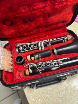 Carl Fischer Clarinet with New Box of Reeds $120 Firm