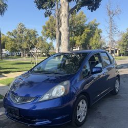 2015 Honda fit Only 075,000 Milles 