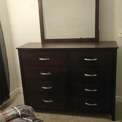 Dresser/mirror