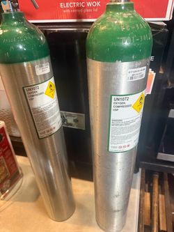 Compressed Oxygen Cylinders UN1072 24 CFT – Set of 2/ with stand with wheels.