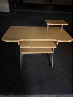 Computer desk