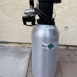 CO2 Tank With Regulator