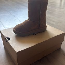 UGG Classic Toddler Boots – Size 9 (Chestnut) Gently Used – Authentic & Cozy