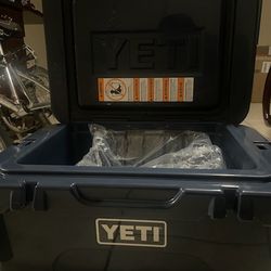 NEW Yeti Cooler 35 Blue