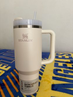 STANLEY Quencher H2.0 Tumbler 40 OZ (BRAND NEW) plus The All Day Cross-Body Carry Strap