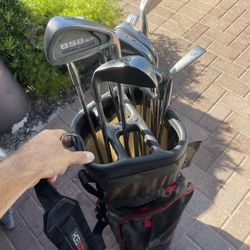 Tommy Armour mens golf set 11 pc iron set in right hand , steel shafts . Plus golf bag with shoulder strap  Used conditions  Includes rare iron 1 See 