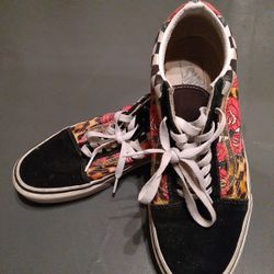 9.5 Vans Women Shoes.   Or Men's 8 Flowers  . Off The Wall Vans Tennis Shoes Used In Great Condition 