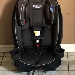 LIKE NEW GRACO SLIM FIT CONVERTIBLE CAR SEAT!!!!