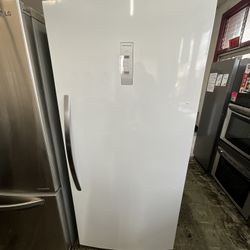 NEW Frigidaire 20 Cu Ft Upright Refrigerator