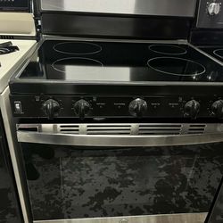 GE flat cook top Electric stove with single oven