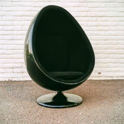 Mid-century Modern Egg Pod Chair