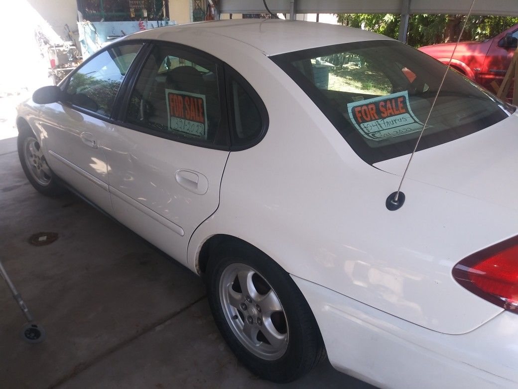 2004 Ford Taurus