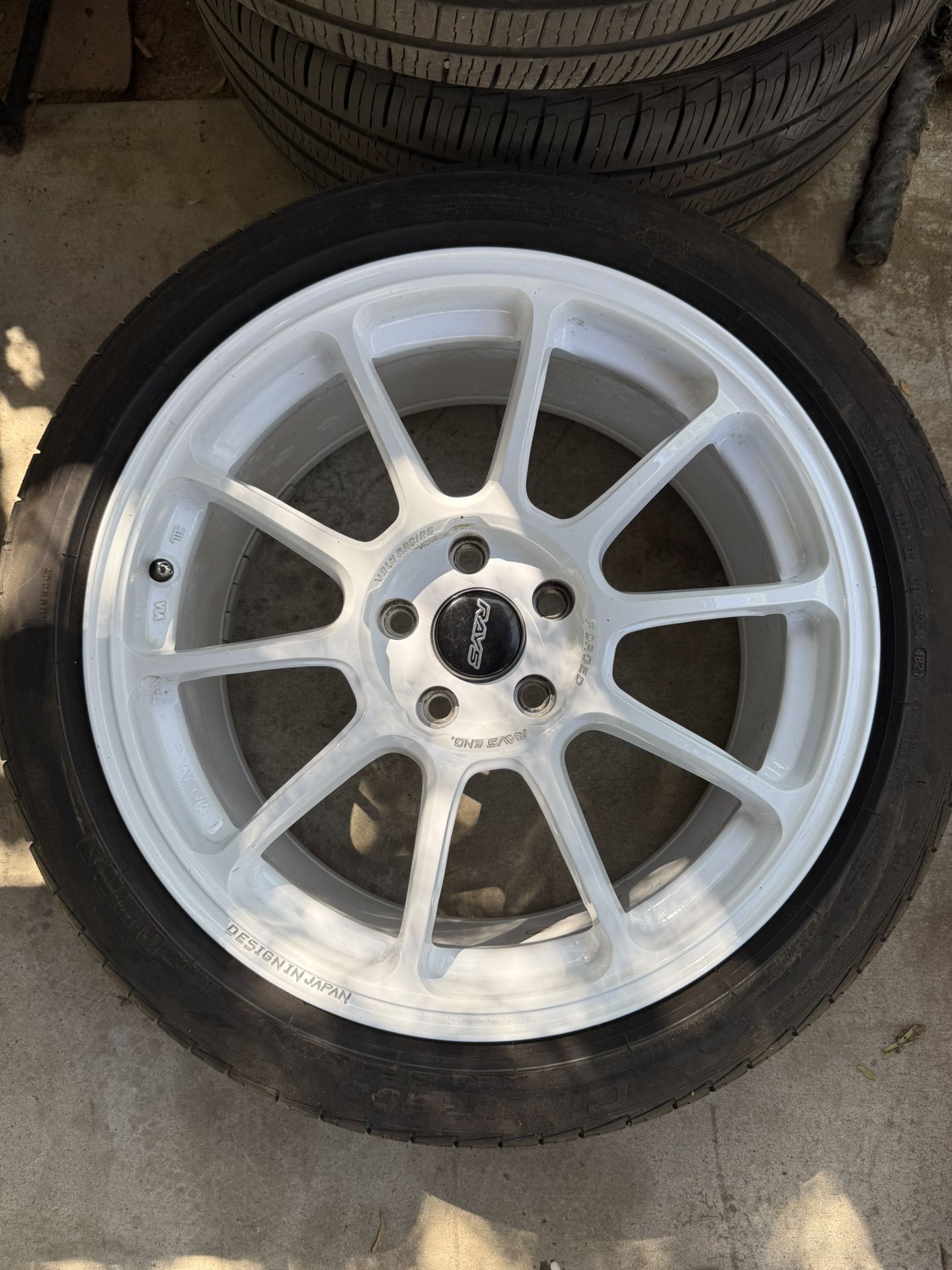 Rays ZE40 18x8.5 et 43 5x112