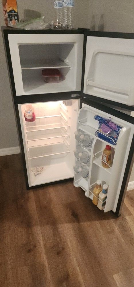 Galanz Mini Fridge