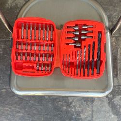 Black And Decker Drill And Screwdriving Set