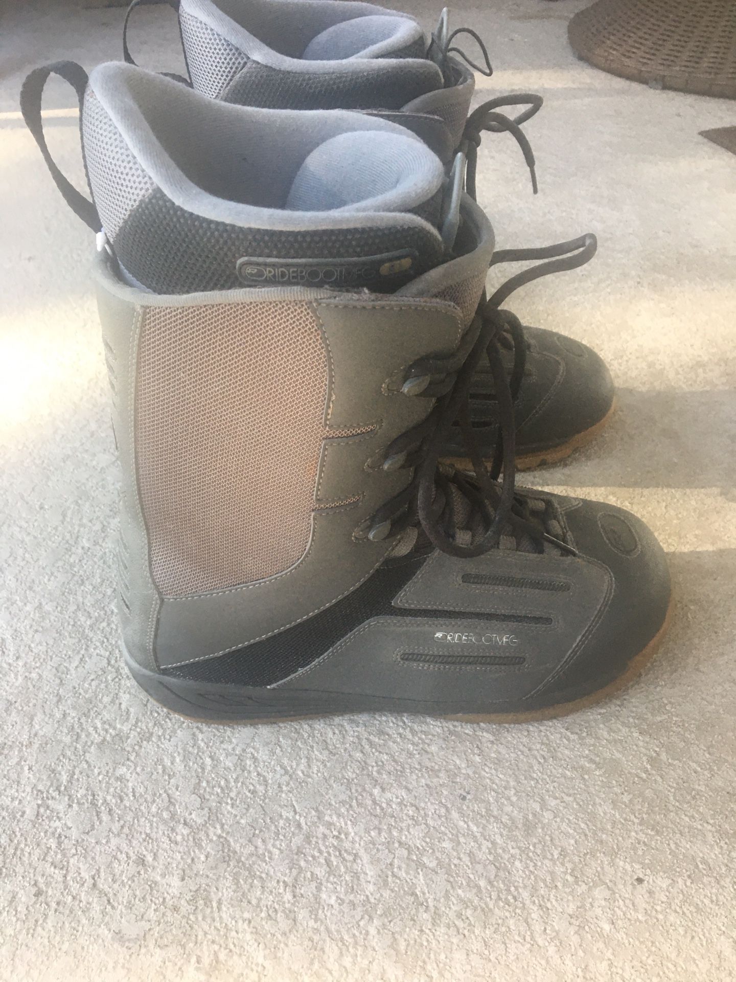 Men’s snowboarding boots size 12