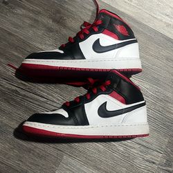jordan gym red black toe color way