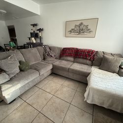 Sectional With Chaise 