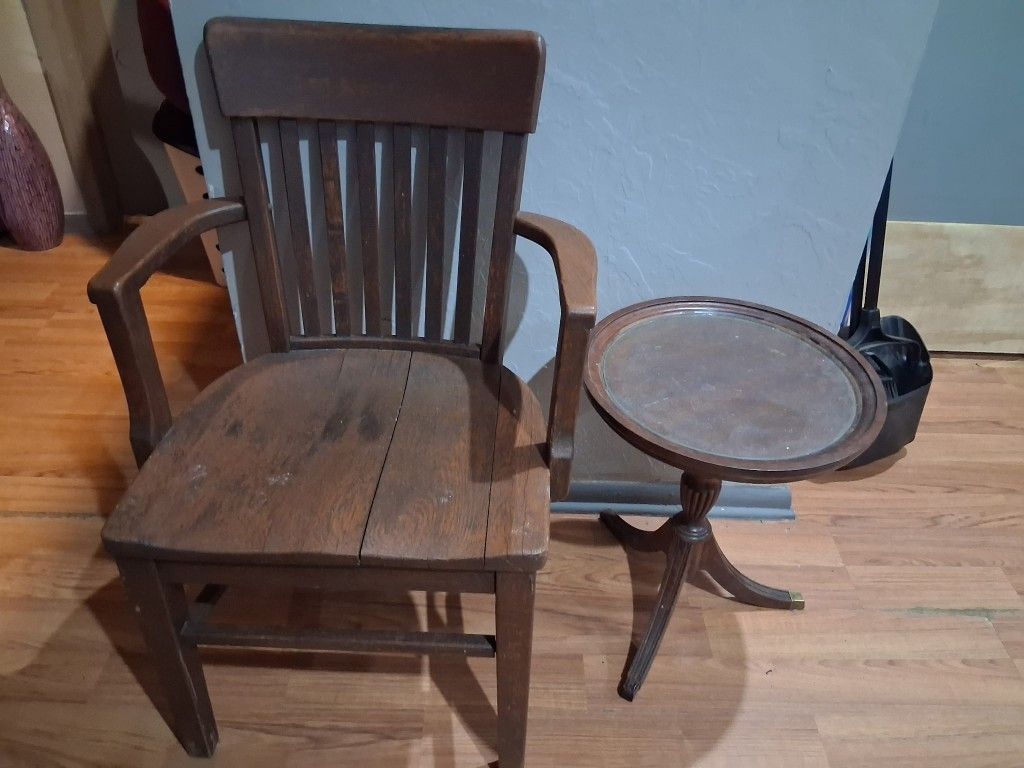 $25 / Glass Top Plant Table / Side Table