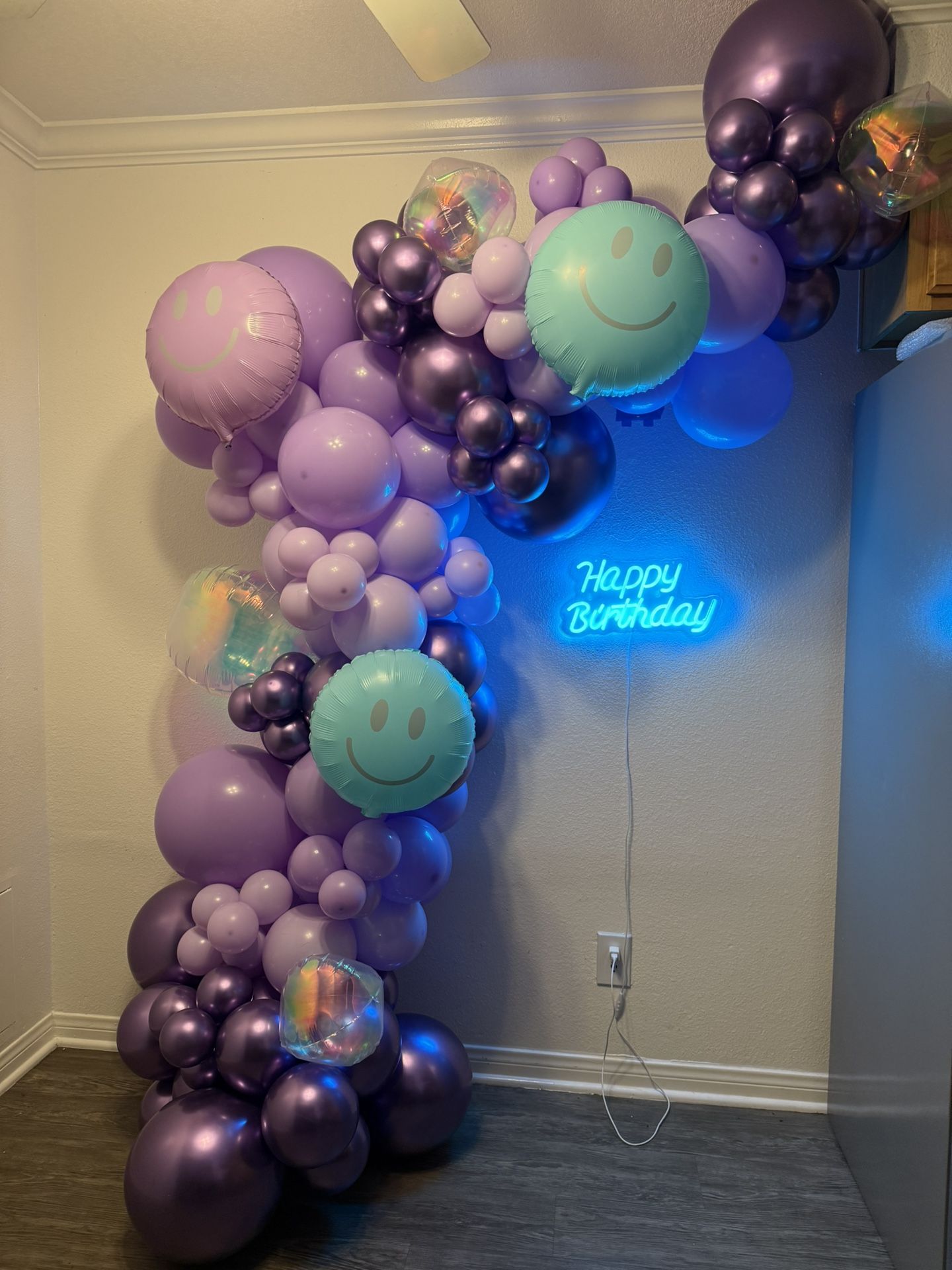 backdrop arch, backdrop decor, balloon arch