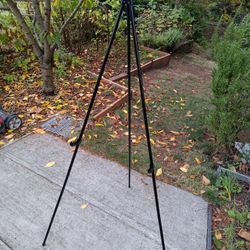 Tri-pod Easel 