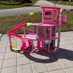 Barbie Dream House 