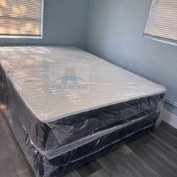 Queen mattress Regular set with box spring (2pc - new)