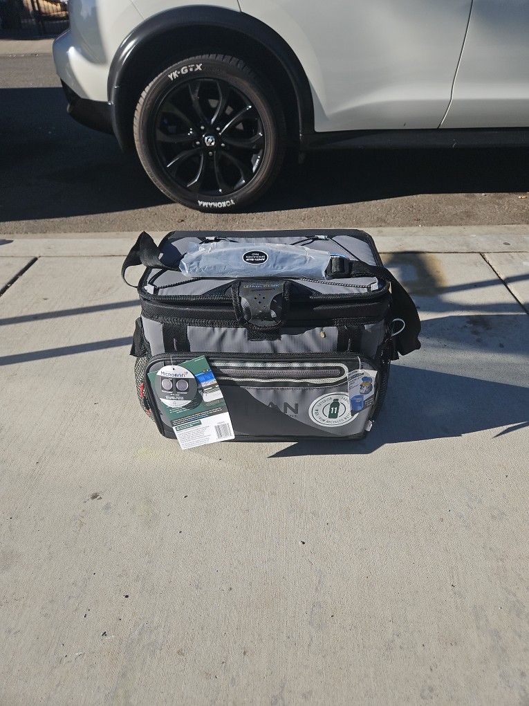 BRAND NEW TRAVEL COOLER GREAT DEAL!!!