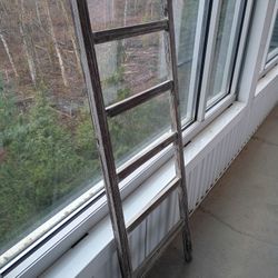 Blanket Display Ladder 