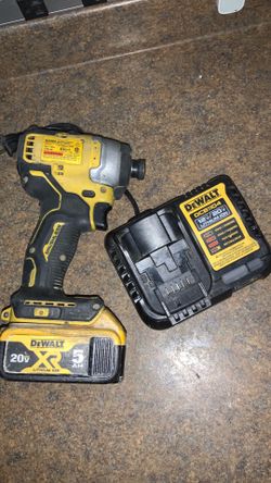 1003 Dewalt drill set 549 526