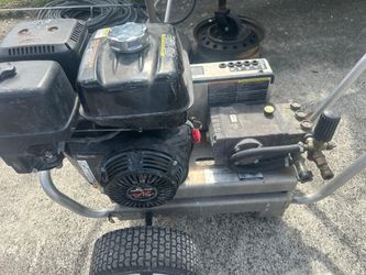 Selling a pressure washer with a GX390 engine, 4000 PSI, including the brush, spray gun, and hose—in very good condition.