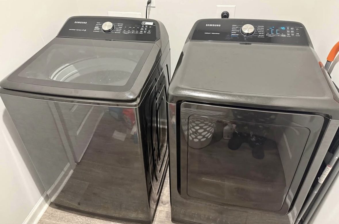 SAMSUNG SUPER CAPACITY WASHER AND STEAM DRYER 