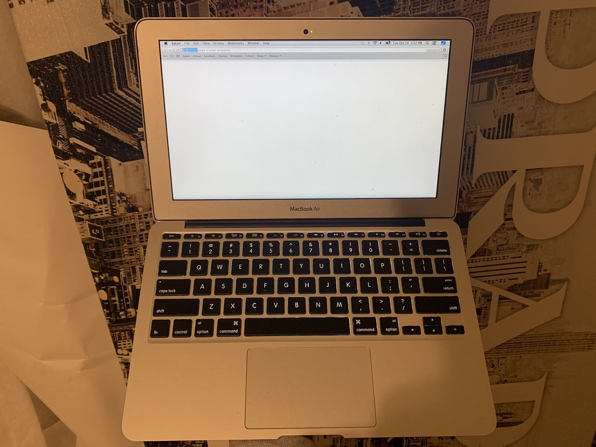 Apple MacBook 13 