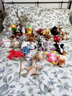 Lot of 31 Bean Sprouts Beanie Animals