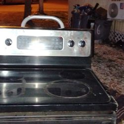 GE STOVE WORKS GREAT 