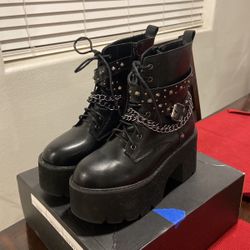 Black Boots With chains